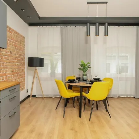 Komeda Hidden In Old Town By Renters Apartment Poznan