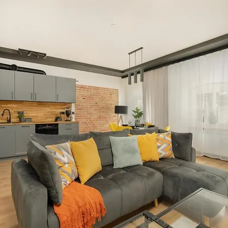 아파트 Komeda Hidden In Old Town By Renters