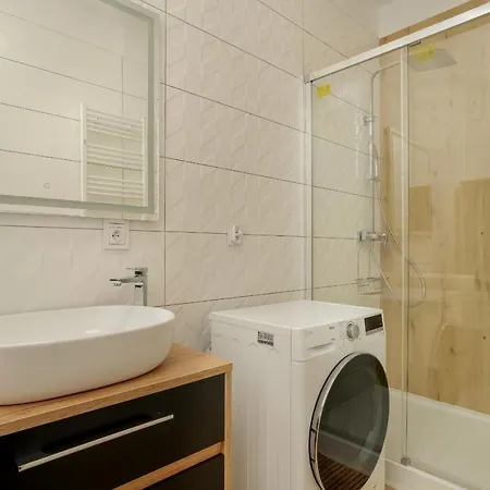 Komeda Hidden In Old Town By Renters * 波兹南