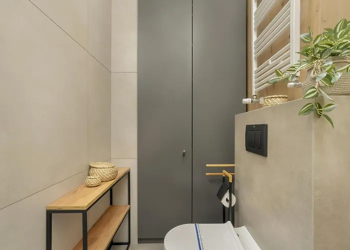 Komeda Hidden In Old Town By Renters * 포즈난